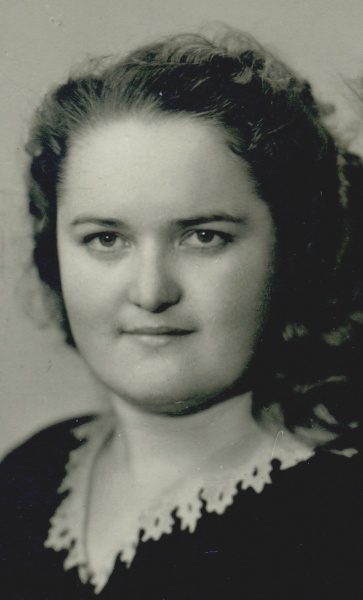 Файл:Подоляк Л Гстудентка.jpg